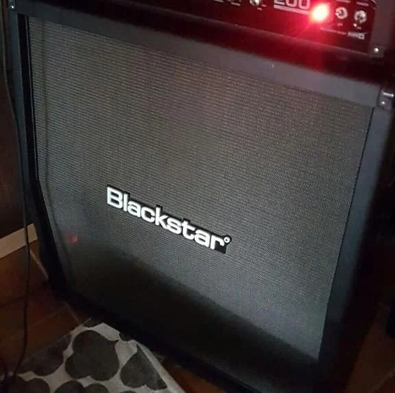 Pantalla BLACKSTAR SERIES ONE 412PRO A (Angulado)