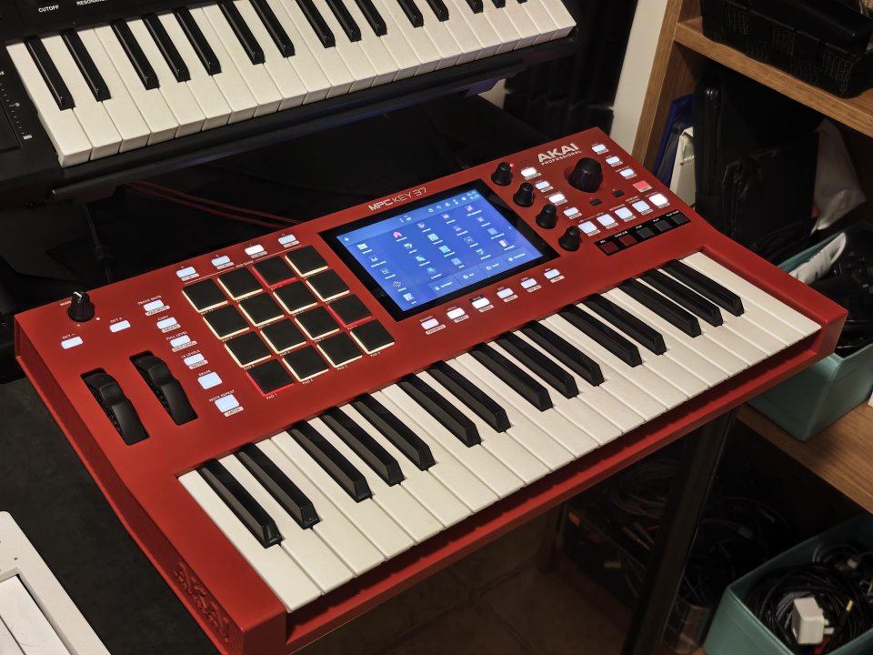 Akai mpc key 37 + extras de segunda mano · Foto 1 de 7 · Granada · 550 €