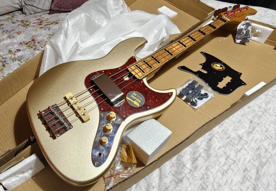 Sire Marcus Miller V5 Champagne Gold con extras