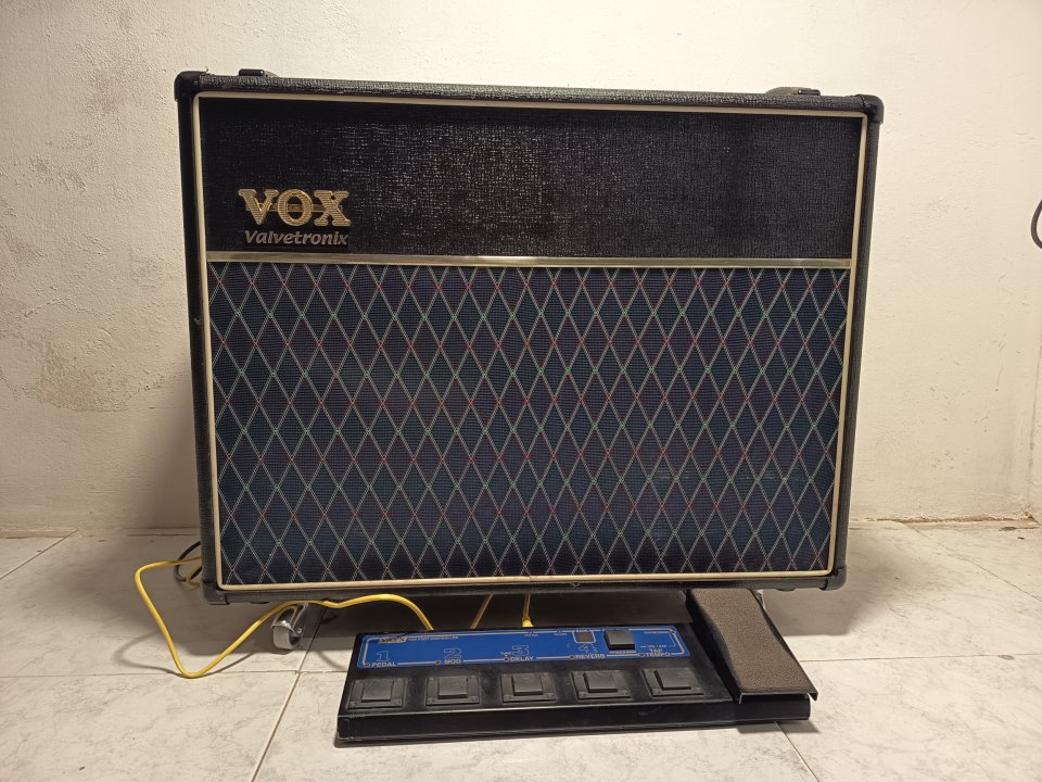 VOX Valvetronix AD120 VT 2x60 Watt, 2x12" estereo