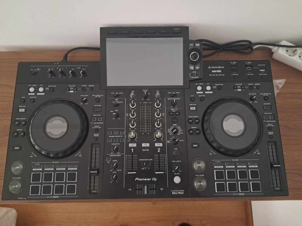 Pioneer XDJ-RX3 + UDG Creator  XDJ-RX3 + Cascos SENNHEISER HD 25 LIGHT