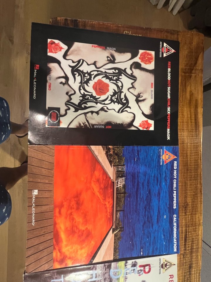 4 libros de tablaturas guitarra Red hot chili peppers de segunda mano · Foto 2 de 6 · Valencia · 80 €