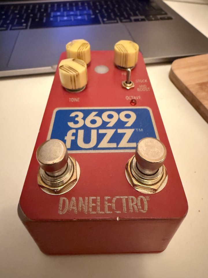 Danelectro Fuzz 3699