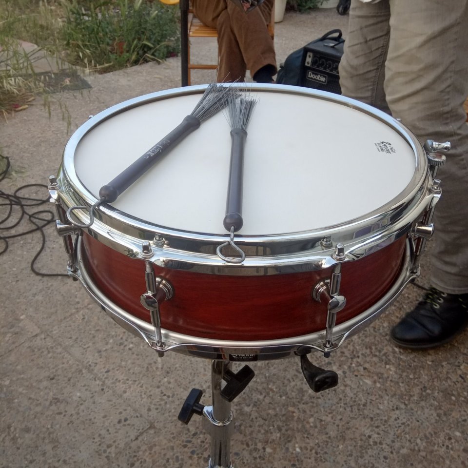 Caixa/Tabal de Caoba "La Granadella". Cos d'una sola capa de fusta de caoba