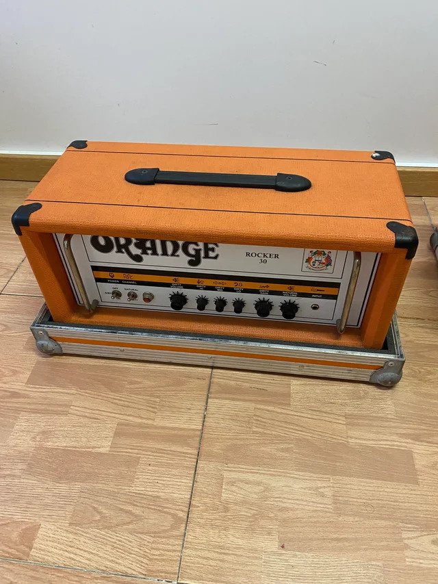 Orange Rocker 30 con flightcase de segunda mano · Foto 1 de 6 · Tarragona · 688 €