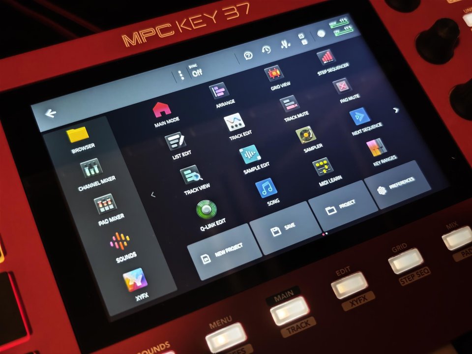 Akai mpc key 37 + extras de segunda mano · Foto 3 de 7 · Granada · 550 €