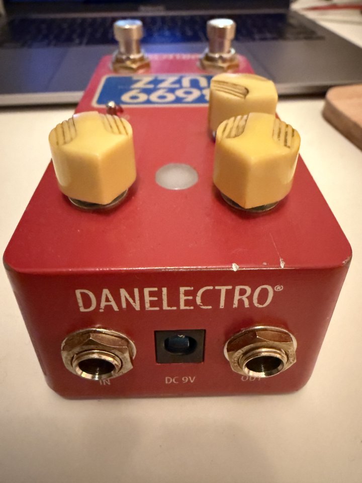 Danelectro Fuzz 3699