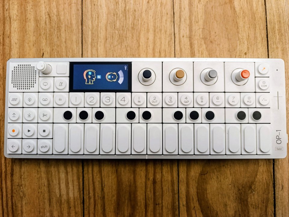 Sintetizador teenage Engineering Op-1