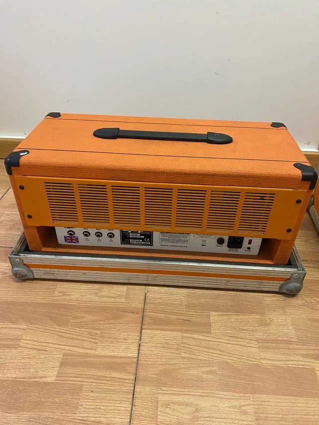 Orange Rocker 30 con flightcase de segunda mano · Foto 2 de 6 · Tarragona · 688 €