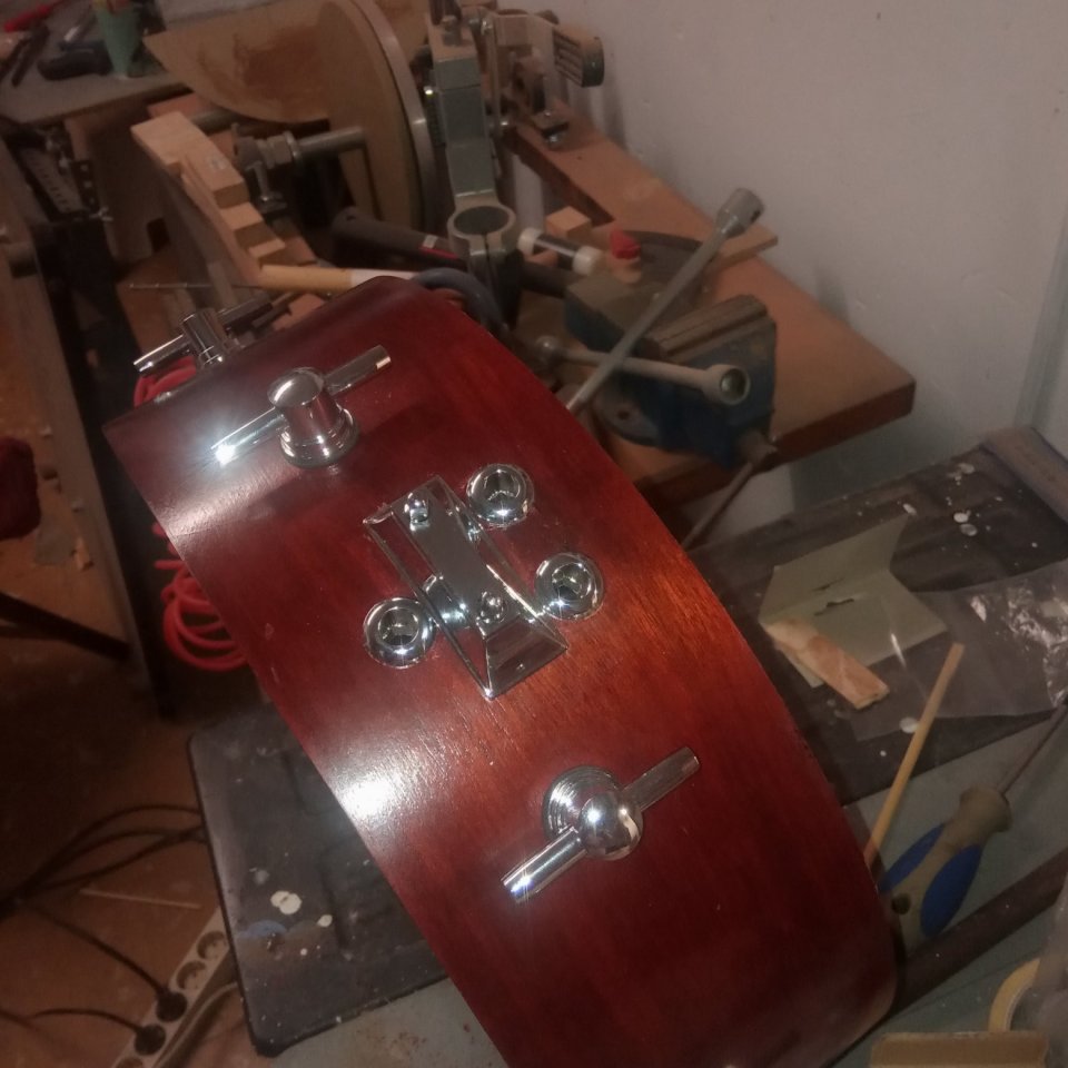 Caixa/Tabal de Caoba "La Granadella". Cos d'una sola capa de fusta de caoba