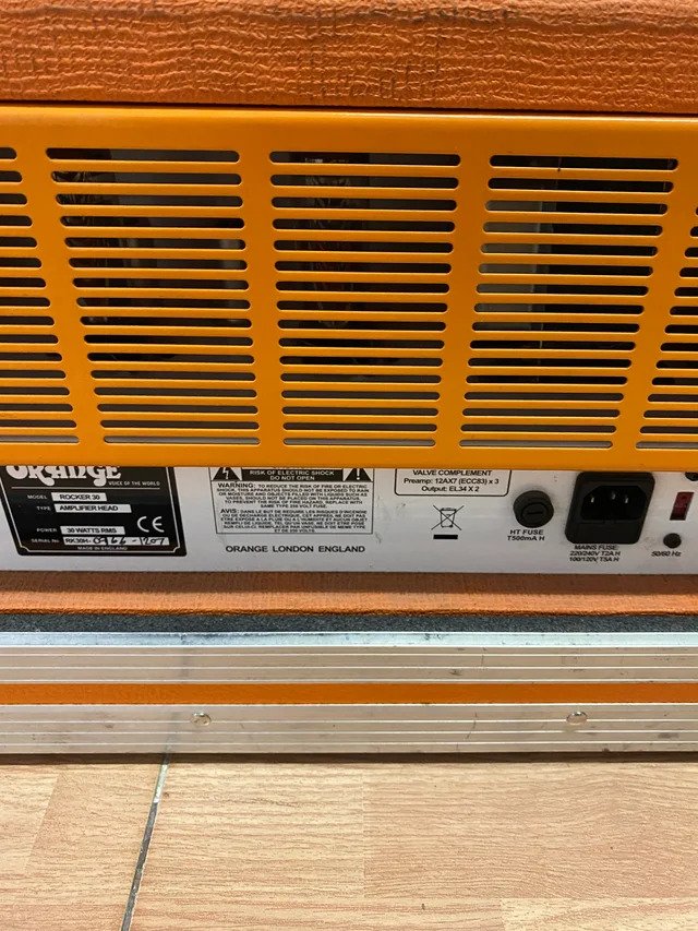 Orange Rocker 30 con flightcase de segunda mano · Foto 3 de 6 · Tarragona · 688 €