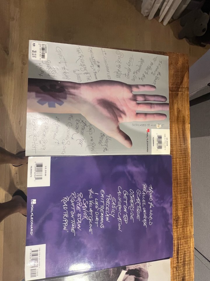 4 libros de tablaturas guitarra Red hot chili peppers de segunda mano · Foto 5 de 6 · Valencia · 80 €