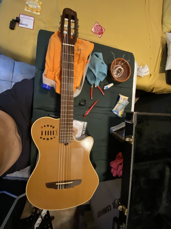 Godin Multiac Grand Concert Duet (2003) - Gama Alta (Mic/Piezo) + Estuche TRIC de segunda mano · Foto 5 de 9 · Granada · 1600 €