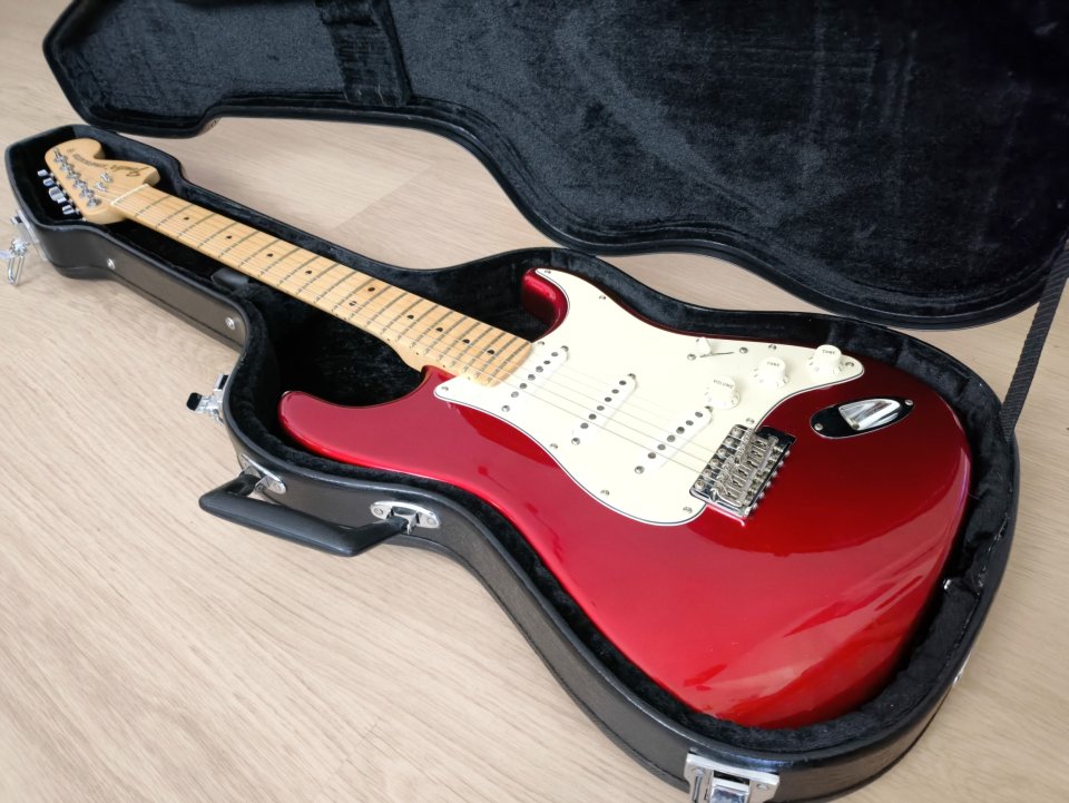Fender Stratocaster American Special Candy Apple Red