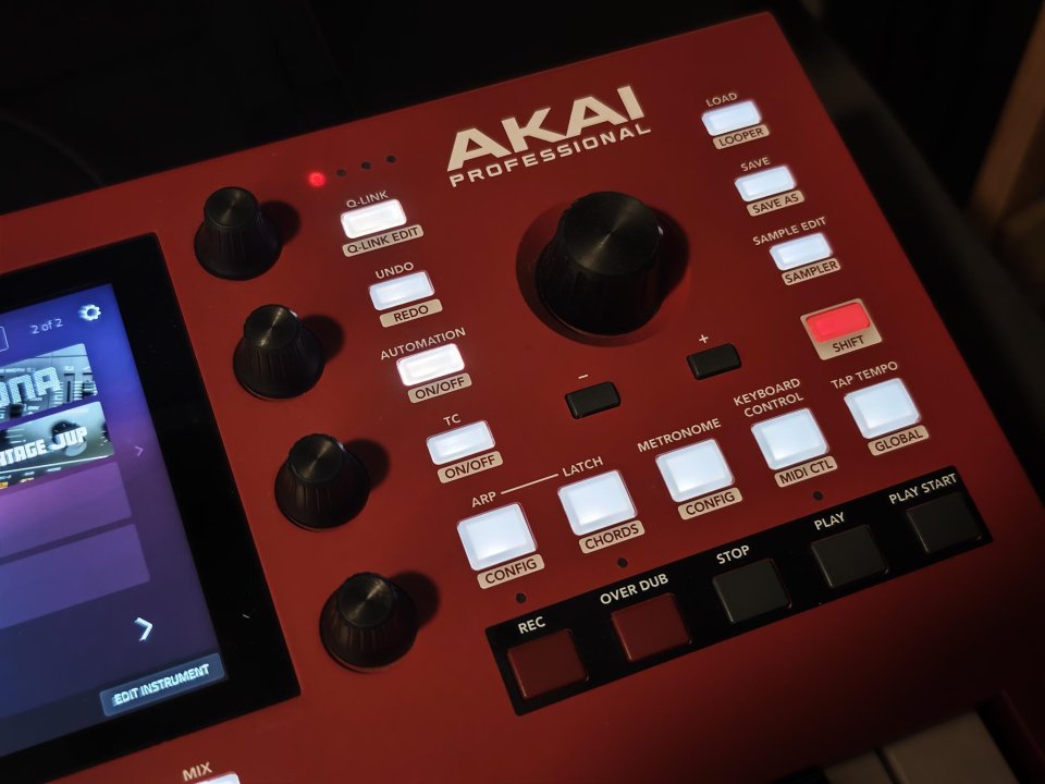 Akai mpc key 37 + extras de segunda mano · Foto 7 de 7 · Granada · 550 €