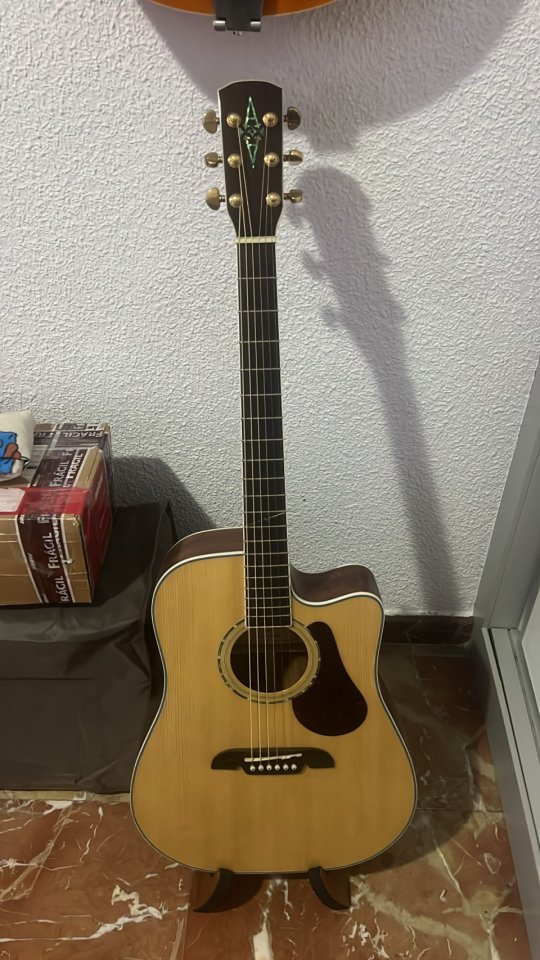 Acústica Álvarez con previo y  estuche