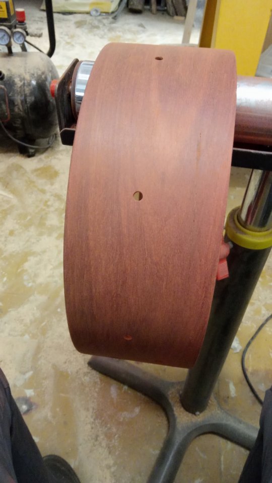 Caixa/Tabal de Caoba "La Granadella". Cos d'una sola capa de fusta de caoba