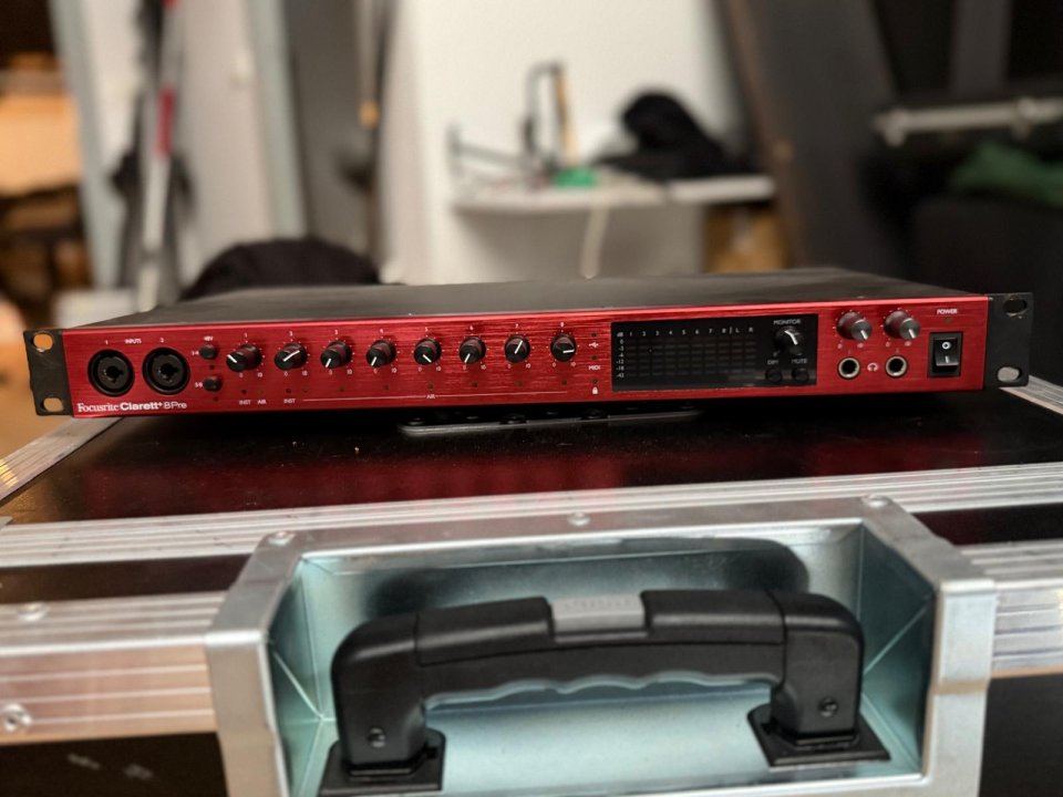Focusrite Clarett+8 Pre de segunda mano · Foto 3 de 4 · Castellón · 550 €