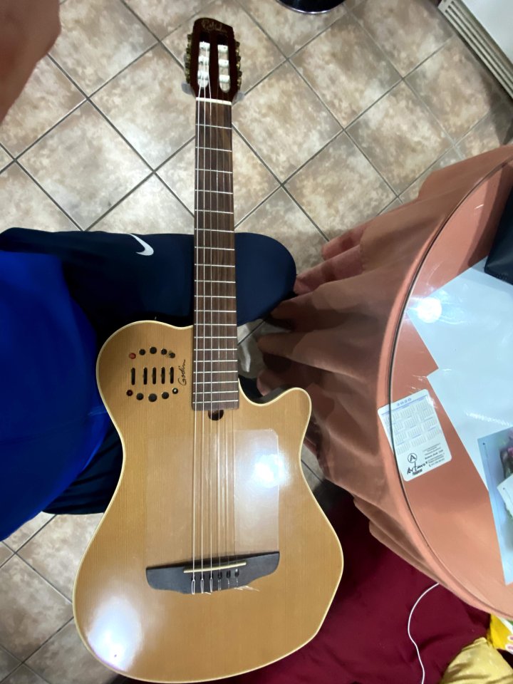 Godin Multiac Grand Concert Duet (2003) - Gama Alta (Mic/Piezo) + Estuche TRIC de segunda mano · Foto 8 de 9 · Granada · 1600 €