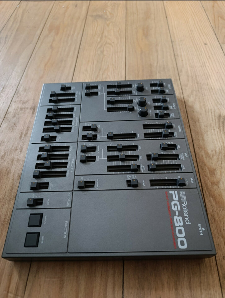 Roland PG-800
