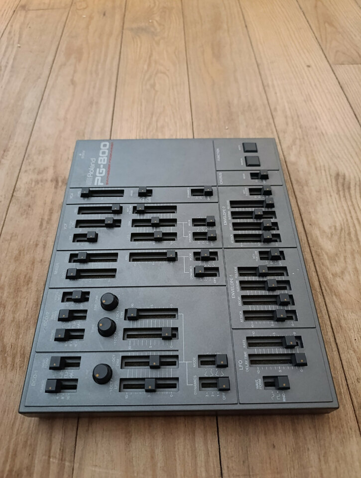 Roland PG-800