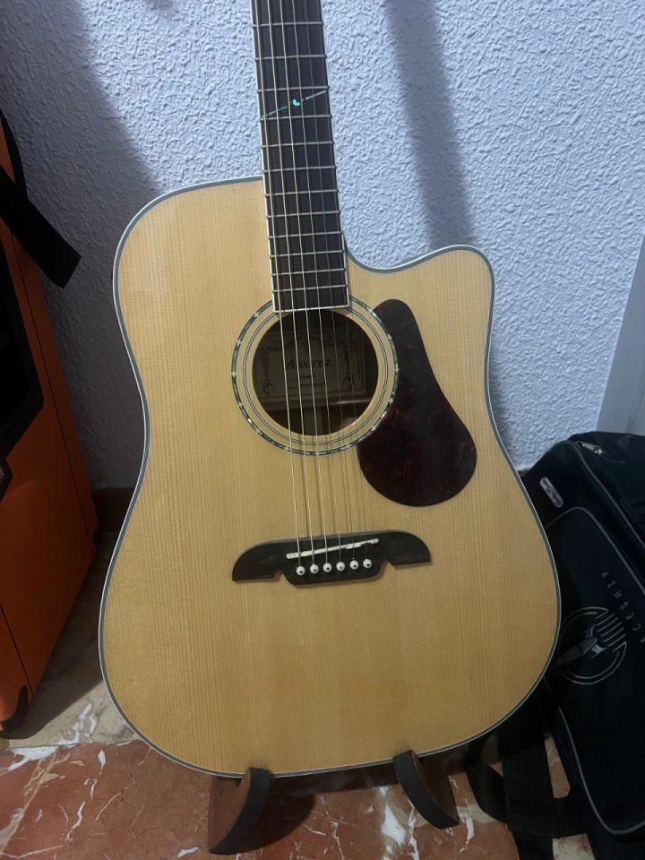 Acústica Álvarez con previo y  estuche