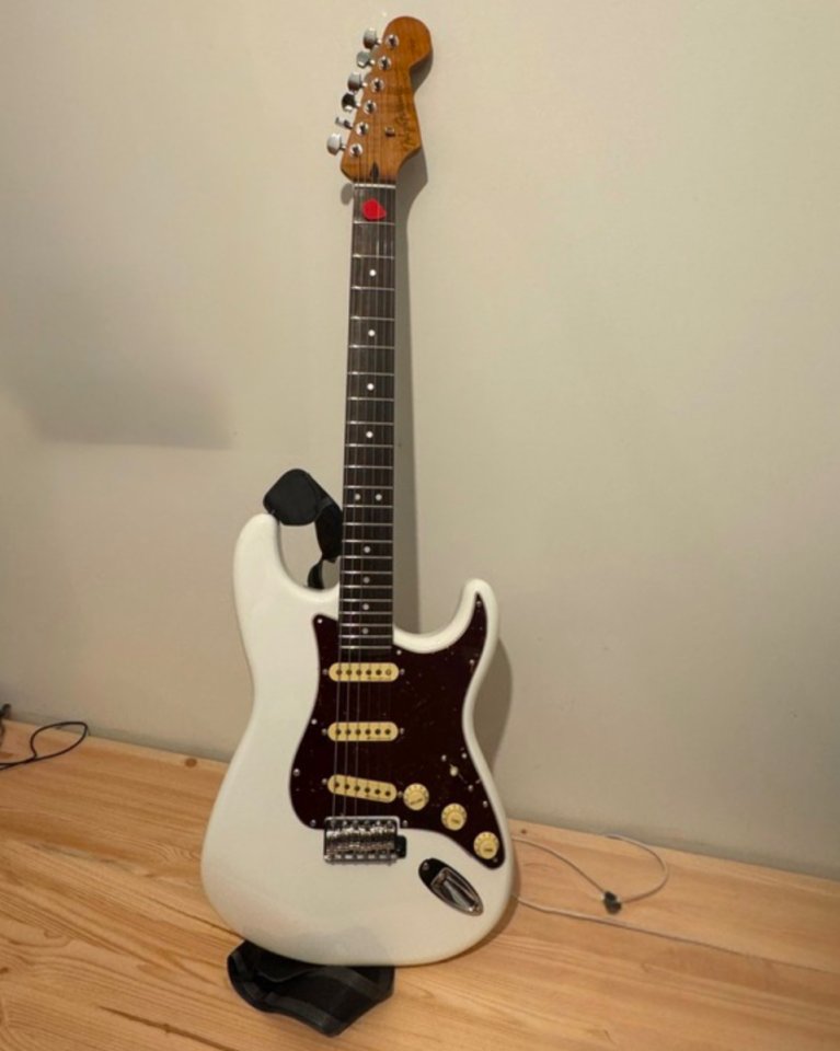 Guitarra Estilo strato ultra pro…. Solo hasta mañana! Último precio