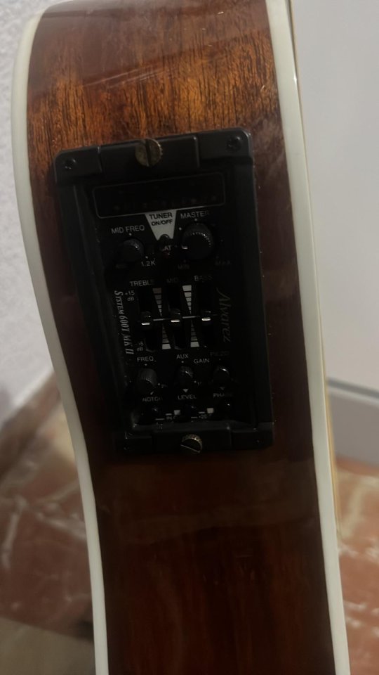 Acústica Álvarez con previo y  estuche