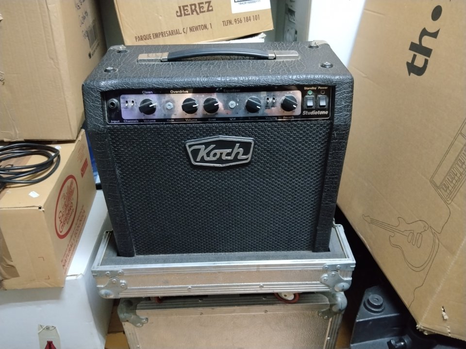 KOCH STUDIOTONE XL (cabezal) + KOCH STUDIO TONE + FLIGHT CASE + ACCESORIOS
