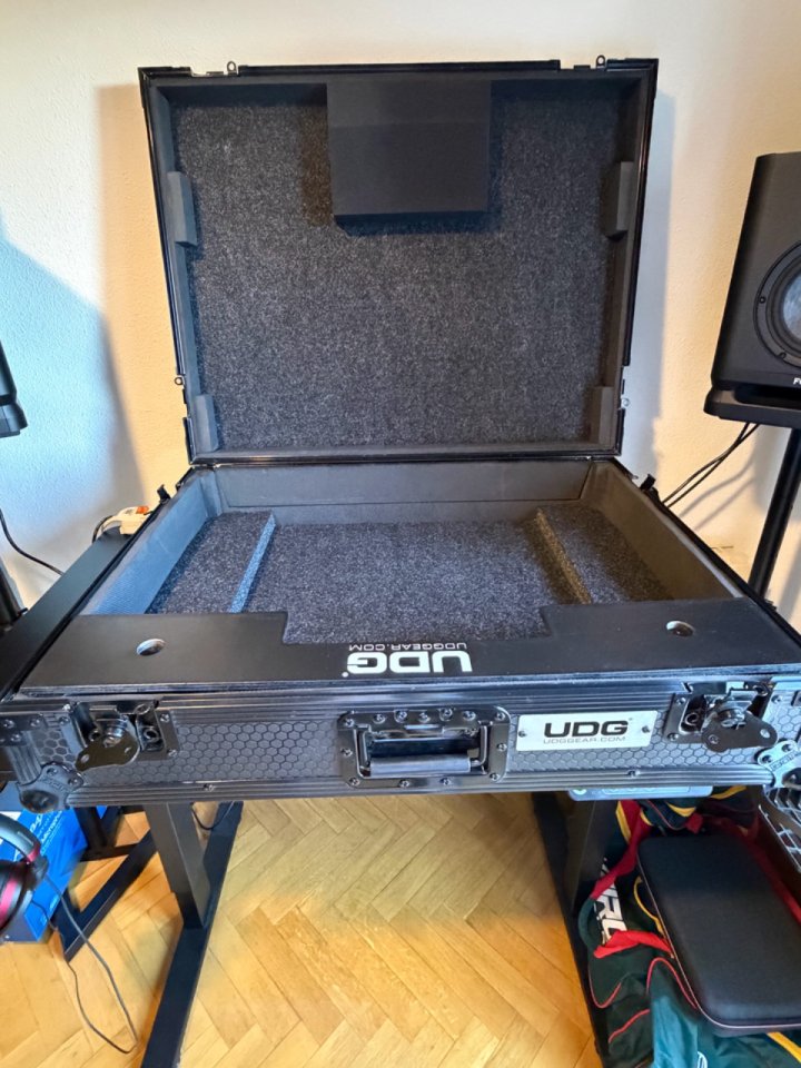 Maleta Flightcase para Denon Prime 4+ de segunda mano · Foto 2 de 4 · Madrid · 250 €