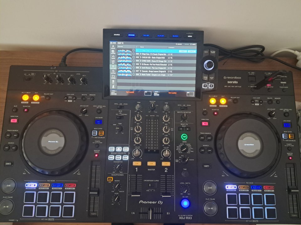 Pioneer XDJ-RX3 + UDG Creator  XDJ-RX3 + Cascos SENNHEISER HD 25 LIGHT