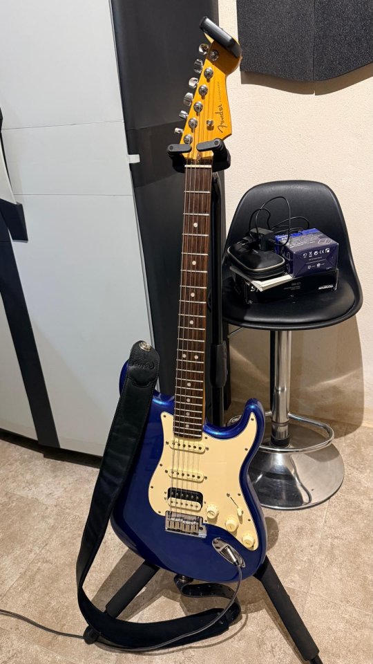 Fender American Ultra Stratocaster HSS de segunda mano · Foto 1 de 9 · Cáceres · 2000 €