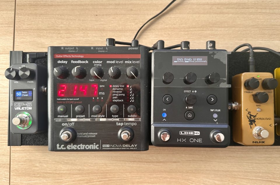 Varios pedales: Valeton GP5, Nova Delay, HX One y Nux horseman de segunda mano · Foto 2 de 7 · Valencia · 35 €