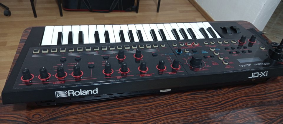 Roland JD Xi sintetizador