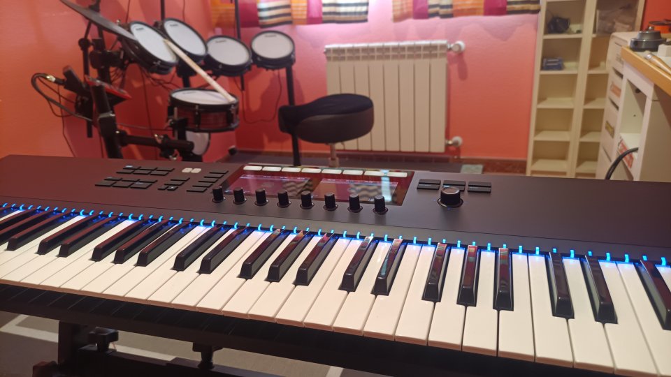 N.I. Komplete Kontrol S61 MK2 de segunda mano · Foto 1 de 3 · Madrid · 290 €