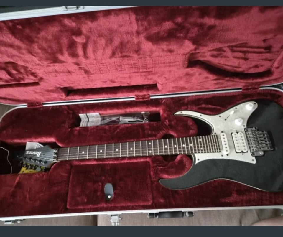 Ibanez RG 2011 BK de segunda mano · Foto 4 de 4 · Sevilla · 1100 €