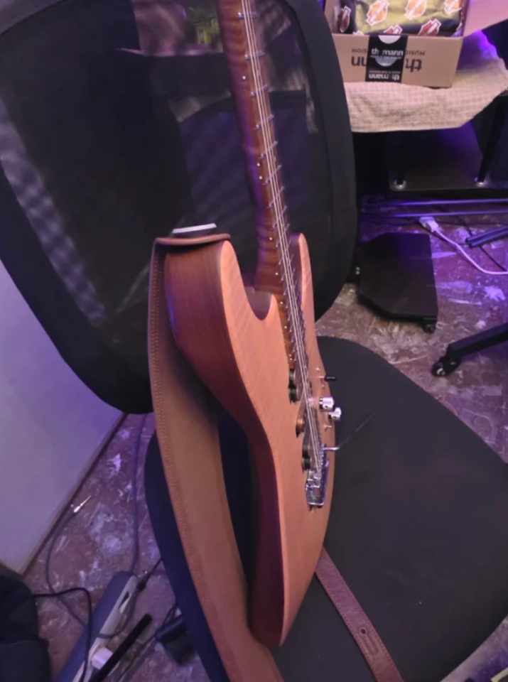 Charvel USA Guthrie Govan Flame Maple de segunda mano · Foto 7 de 7 · Zaragoza · 2950 €