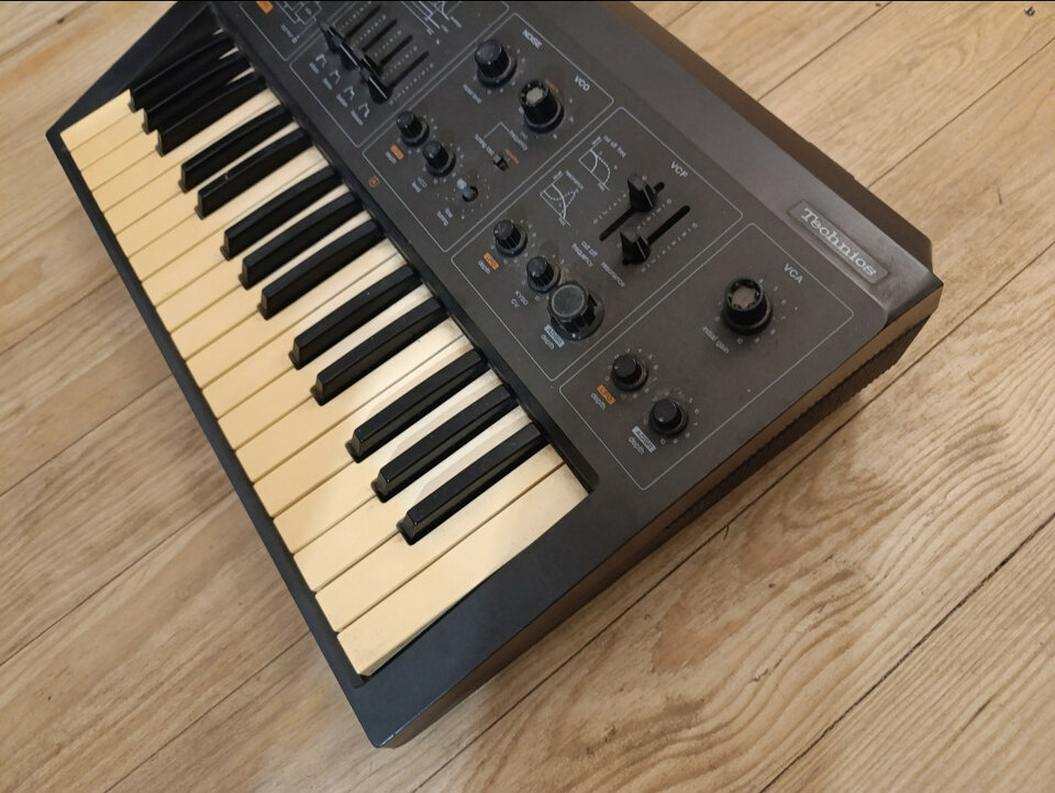 Sintetizador Technics SY-1010