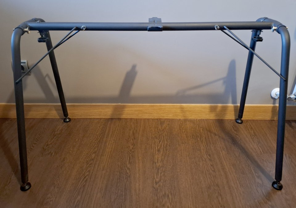 Soporte teclado Korg de segunda mano · Foto 1 de 4 · Madrid · 60 €