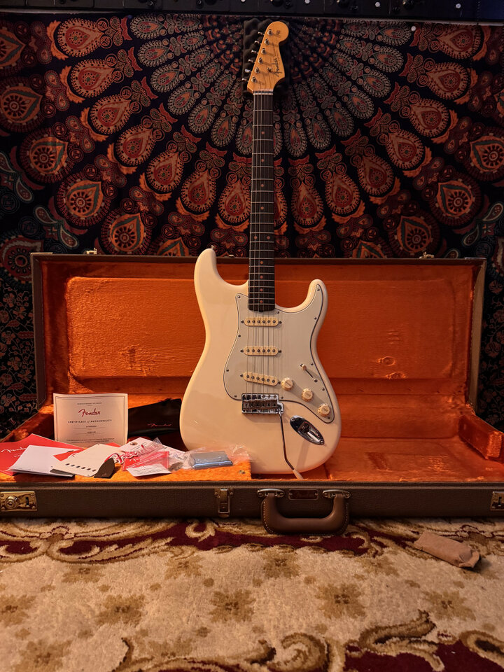 EL LUNES LA QUITO!!! Fender Startocaster AVii NUEVA !!! CAMBIO!!!!