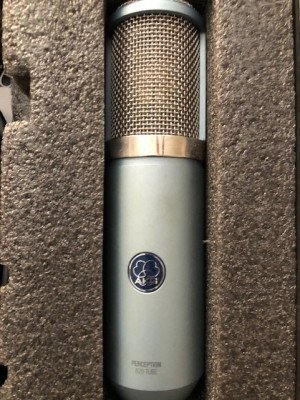 Micrófono Valvular AKG Perception 820