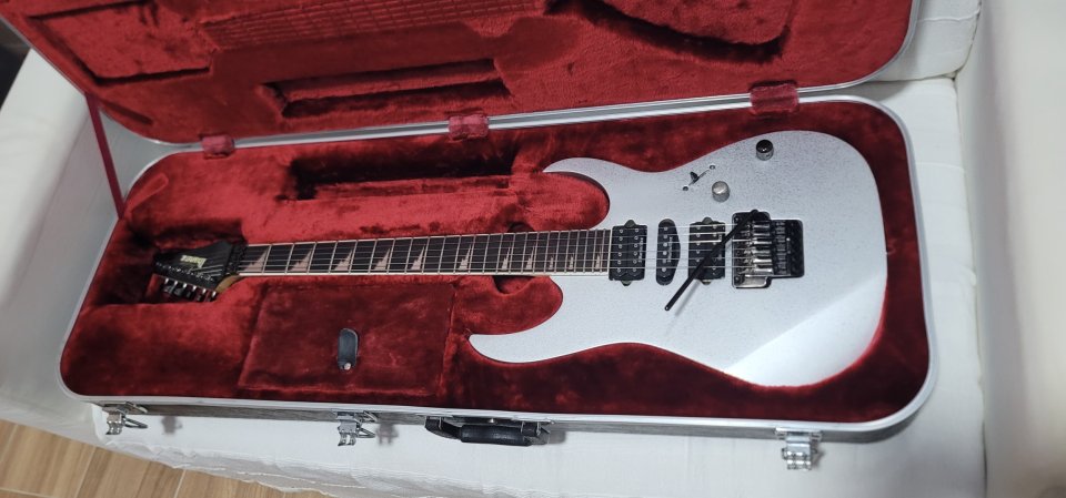Ibanez RG Prestige con Bloque FU-Tone de Latón Macizo