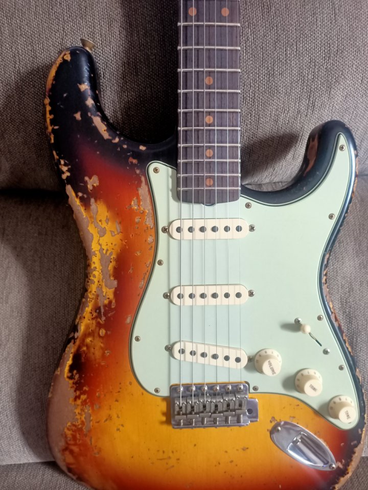 Fender Custom Shop Limited Edition 61 Stratocaster Super Heavy Relic de segunda mano · Foto 5 de 10 · Cádiz · 5300 €
