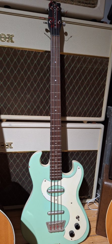 Bajo danelectro modelo 63 +funda blanda de regalo (rebaja de precio)