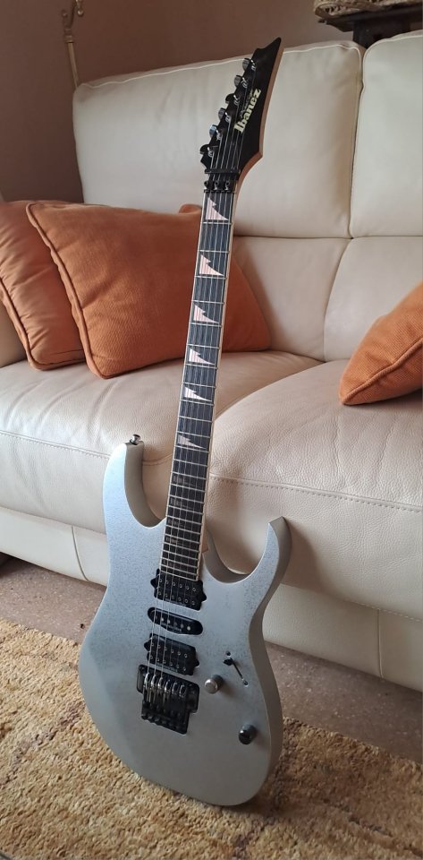 Ibanez RG Prestige con Bloque FU-Tone de Latón Macizo