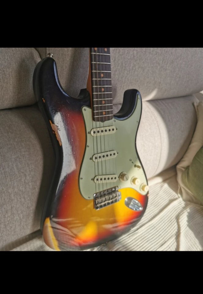 Fender stratocaster sunburts custom shop relic 62