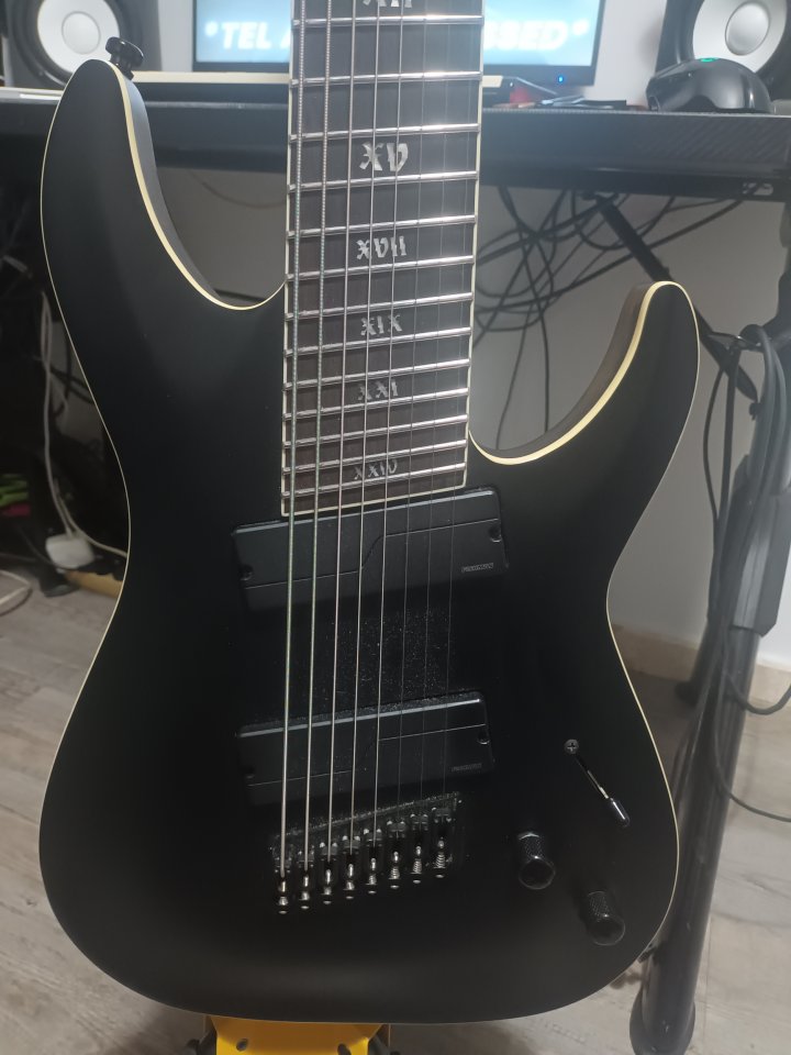 Schecter Evil Twin 8 cuerdas de segunda mano · Foto 1 de 6 · Badajoz · 1800 €