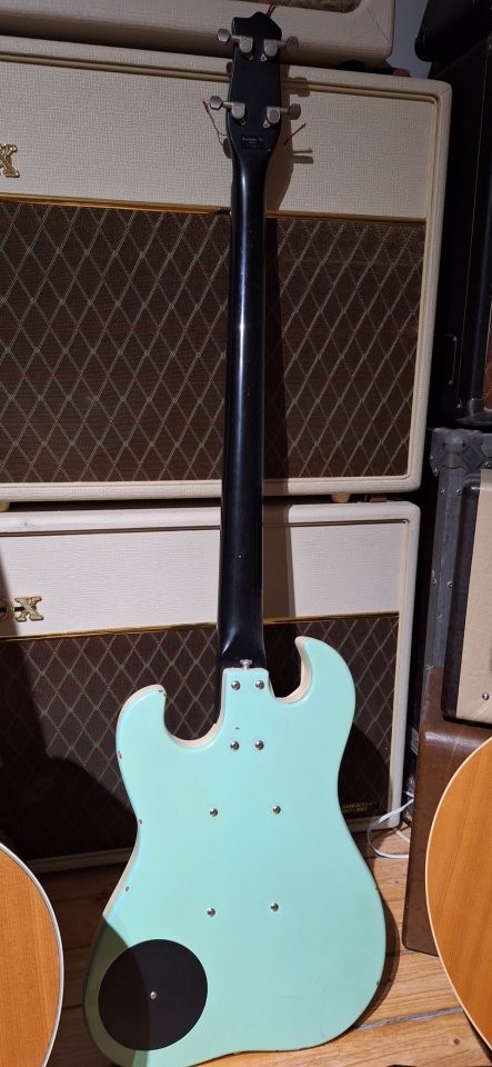 Bajo danelectro modelo 63 +funda blanda de regalo (rebaja de precio)