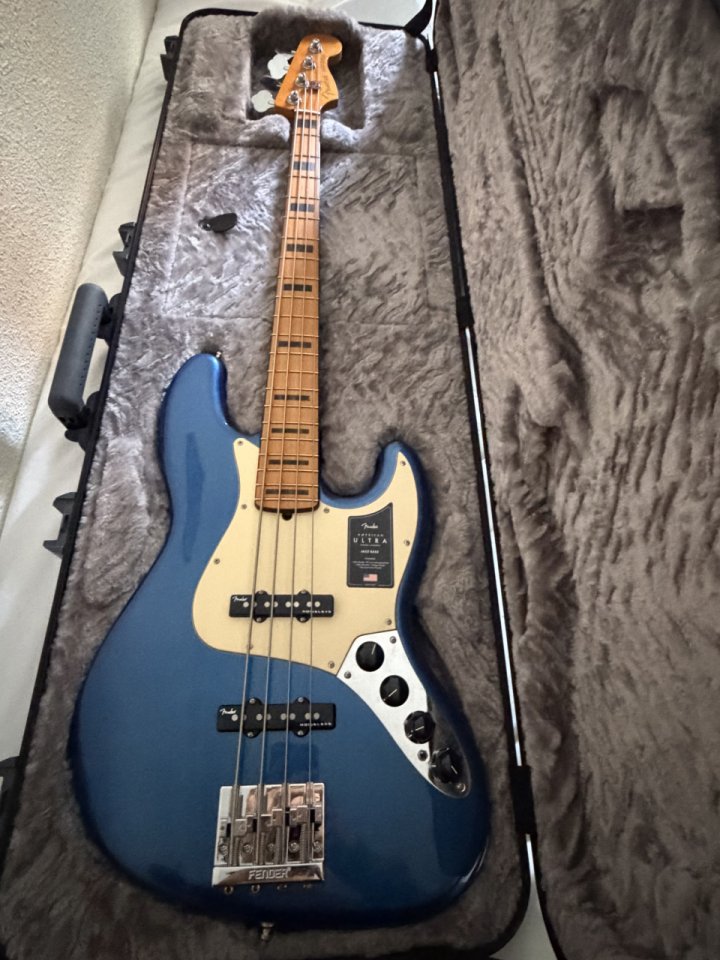 Vendo o cambio Fender American Ultra JazzBass Cobra Blue, Negociable
