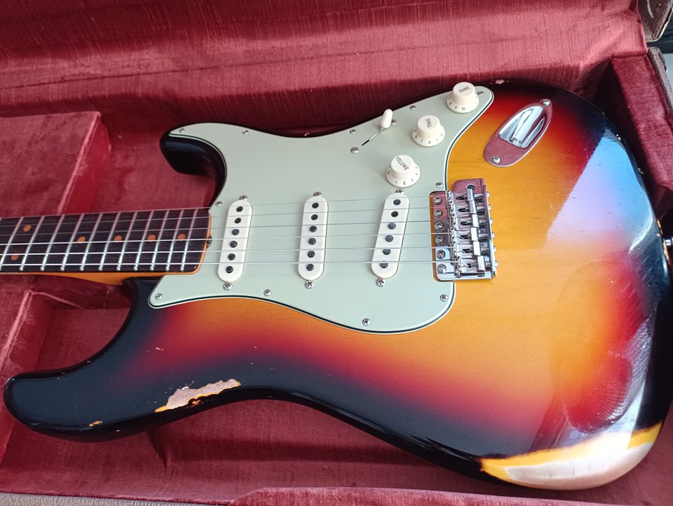Fender stratocaster sunburts custom shop relic 62